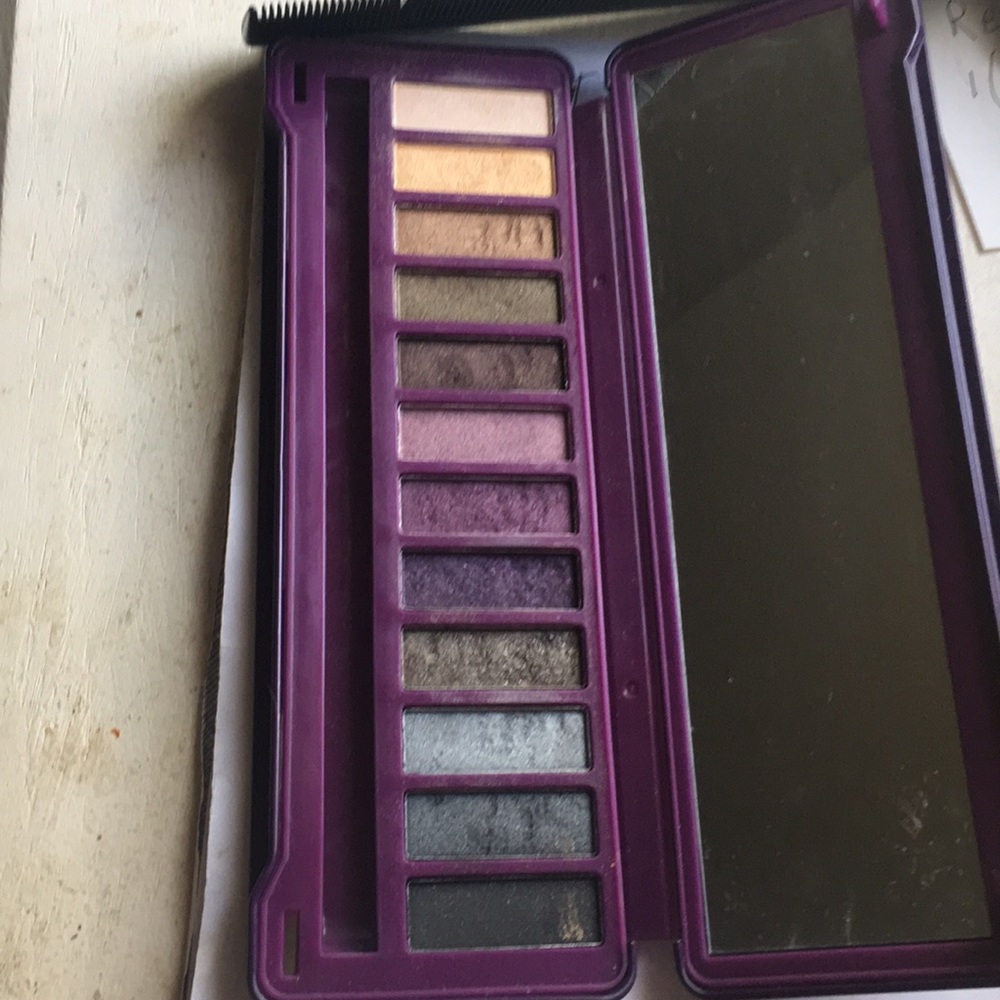 Eyeshadows - Picture 2 of 3
